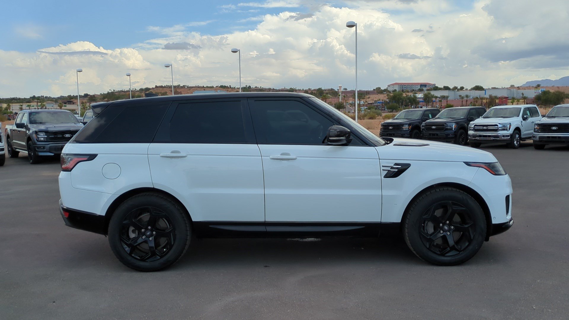 Used 2018 Land Rover Range Rover Sport HSE AWD/4WD image 2