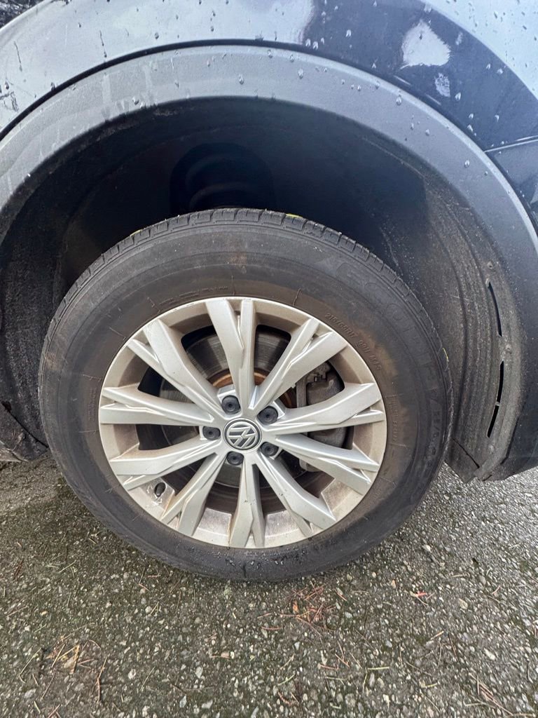 Used 2018 Volkswagen Tiguan SE w/ Panoramic Sunroof Package image 4