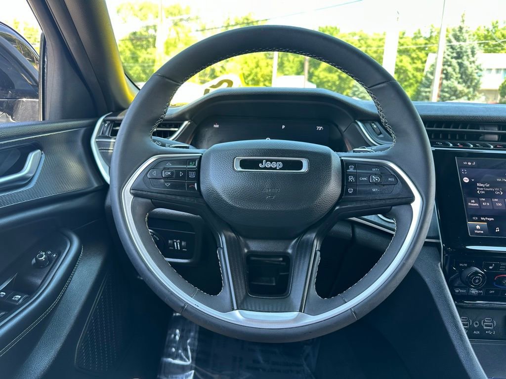 Used 2023 Jeep Grand Cherokee L Laredo image 27