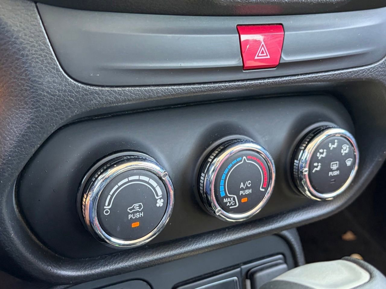 Used 2017 Jeep Renegade Sport w/ Power & Air Group FWD image 9