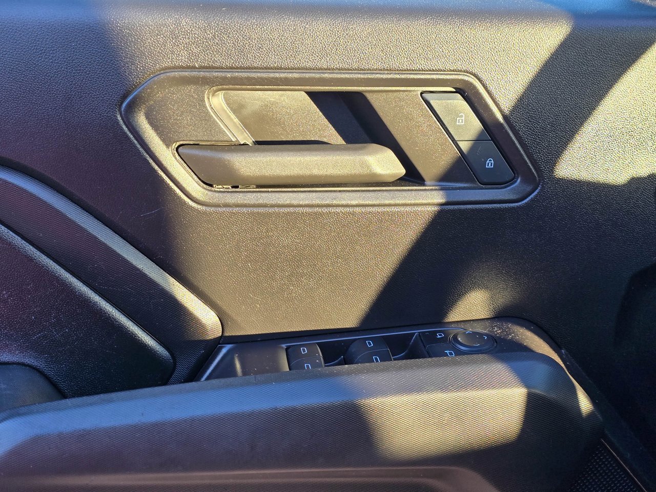 Used 2024 Chevrolet Colorado W/T image 9