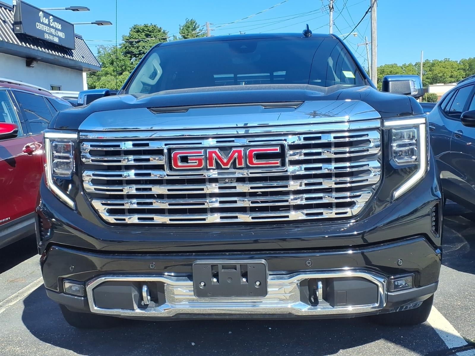 Used 2023 GMC Sierra 1500 Denali w/ Technology Package AWD/4WD image 2