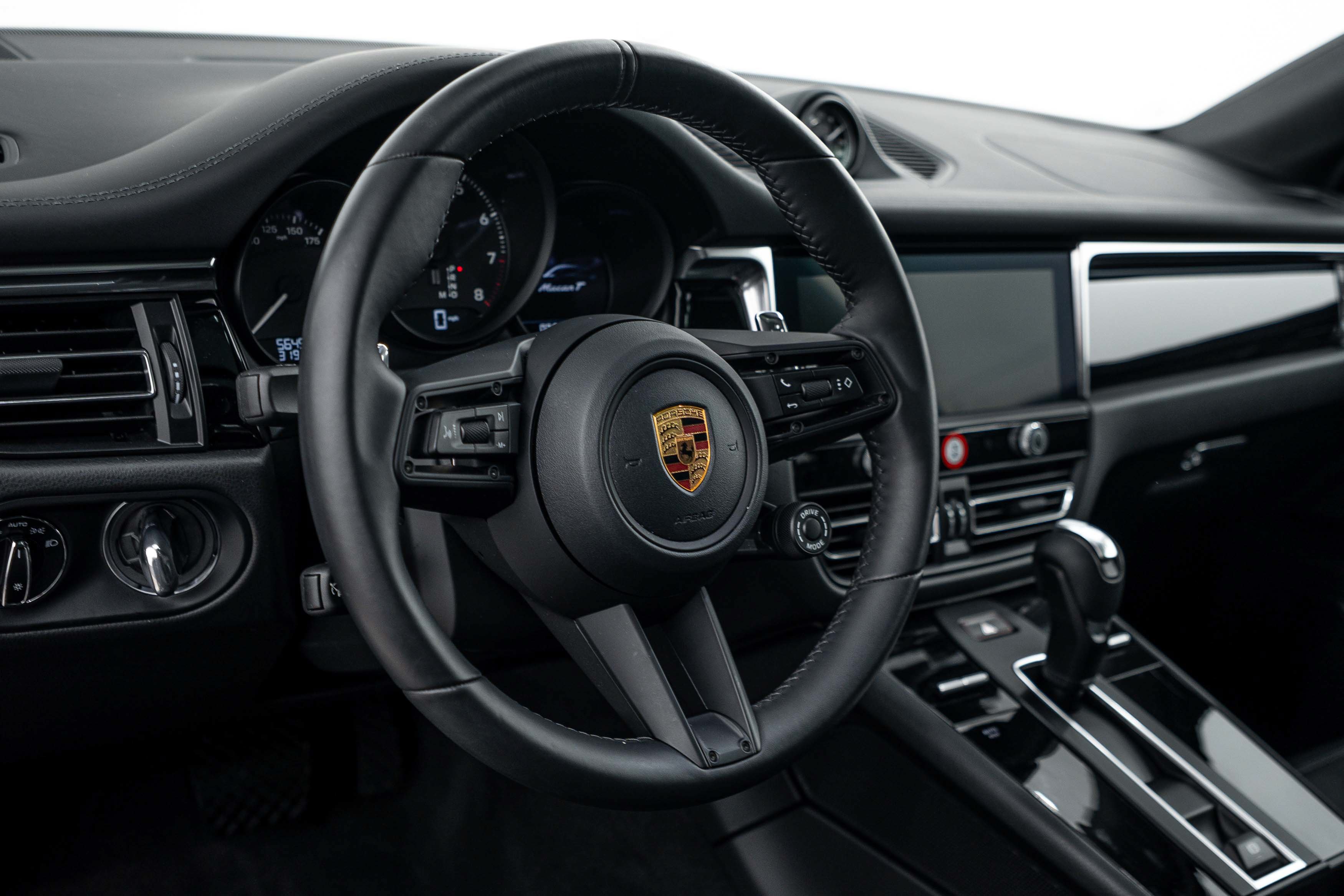 Certified 2026 Porsche Macan Turbo AWD/4WD image 15
