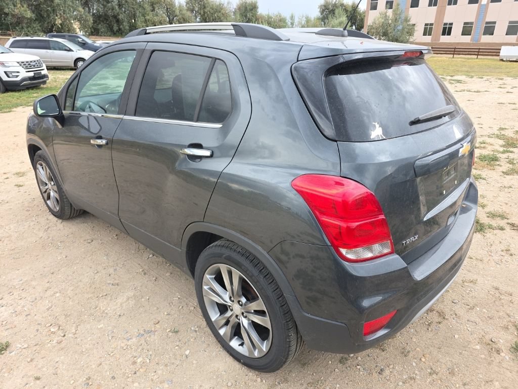 Used 2019 Chevrolet Trax LT w/ LT Convenience Package FWD image 3