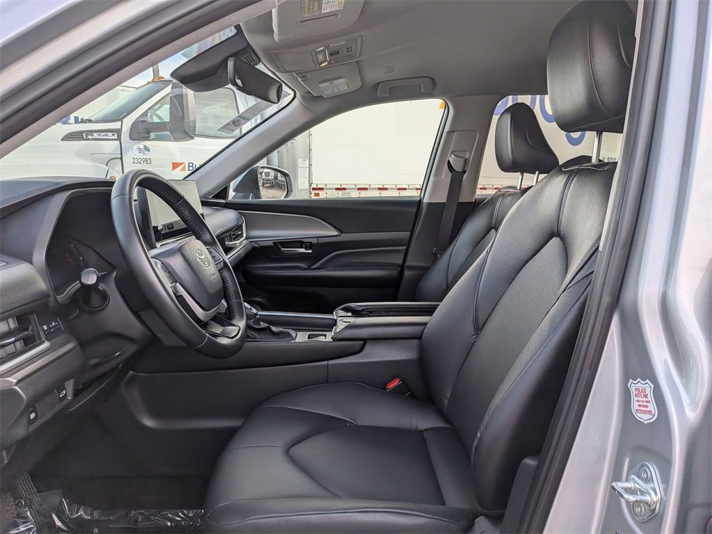 Used 2025 Toyota Grand Highlander AWD image 15