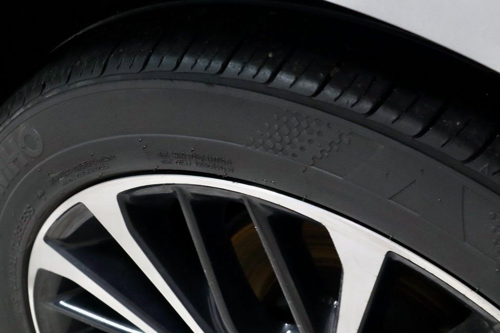 Used 2018 Toyota Camry SE image 20