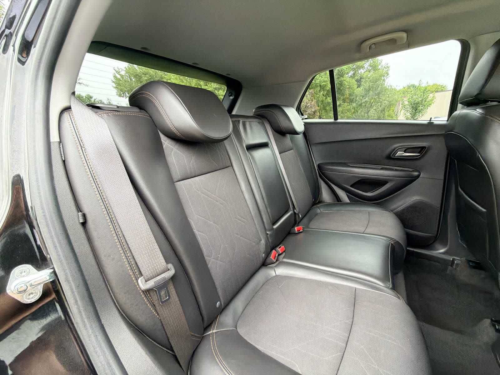 Used 2019 Chevrolet Trax LT w/ LT Convenience Package FWD image 17