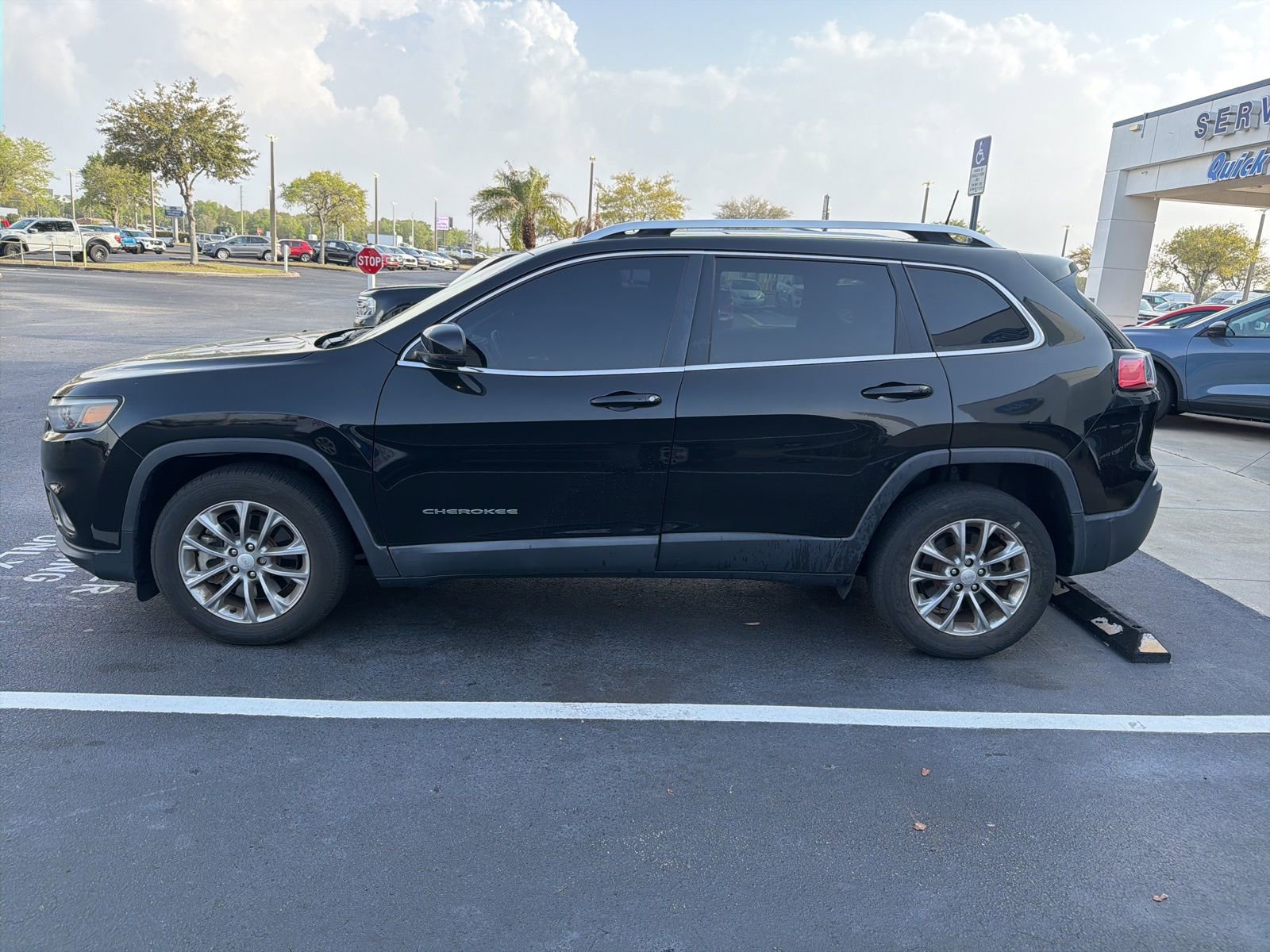 Used 2021 Jeep Cherokee Latitude Lux w/ Sun & Sound Group FWD image 5