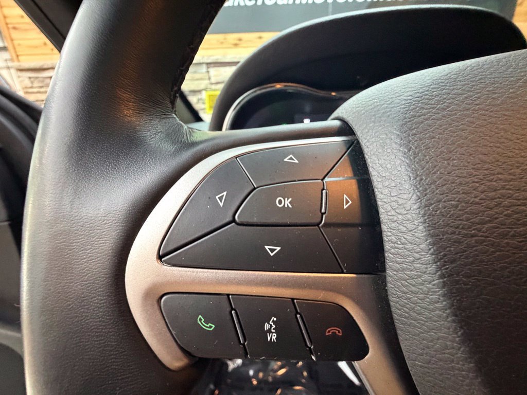 Used 2021 Jeep Grand Cherokee Limited AWD/4WD image 42