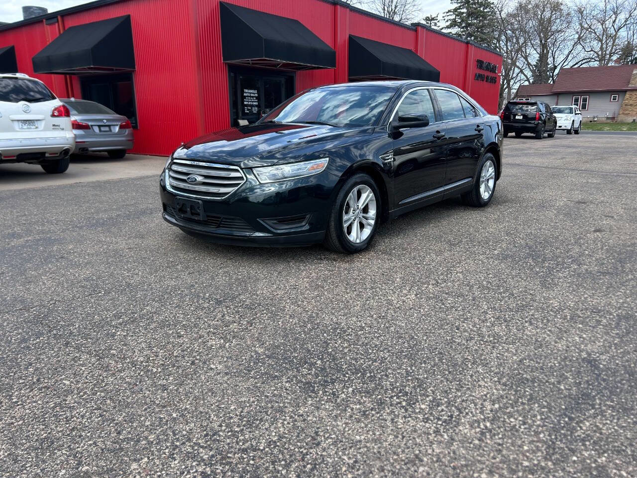 Used 2014 Ford Taurus SEL FWD image 2