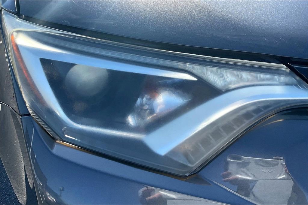 Used 2016 Toyota RAV4 LE AWD/4WD image 32