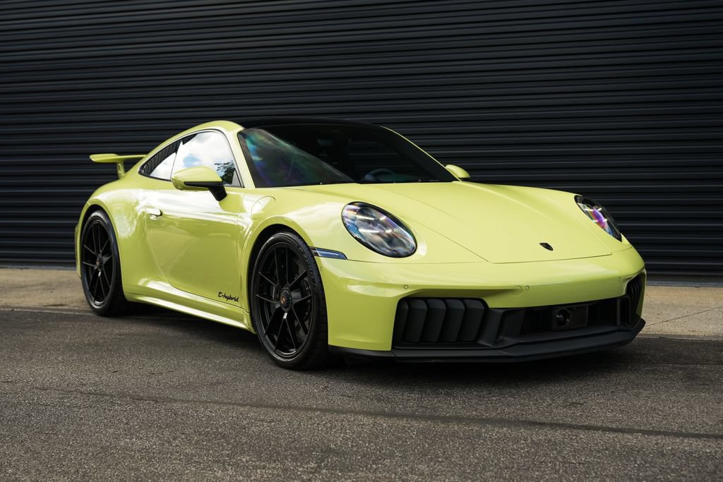 Certified 2025 Porsche 911 Carrera GTS RWD image 35