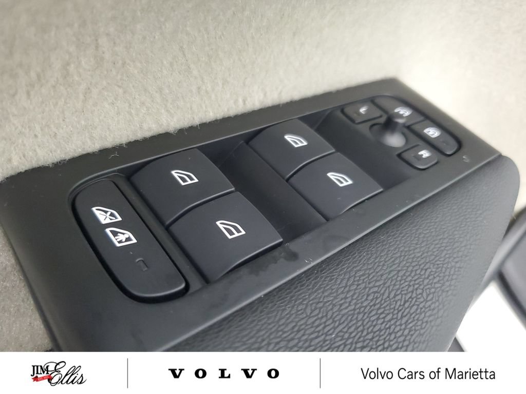 Used 2021 Volvo XC40 T5 Momentum w/ Climate Package AWD/4WD image 17