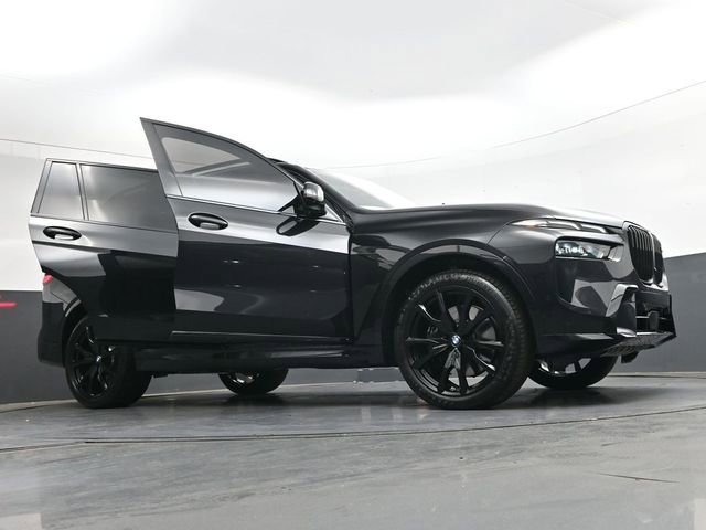 Used 2025 BMW X7 M60i AWD/4WD image 42