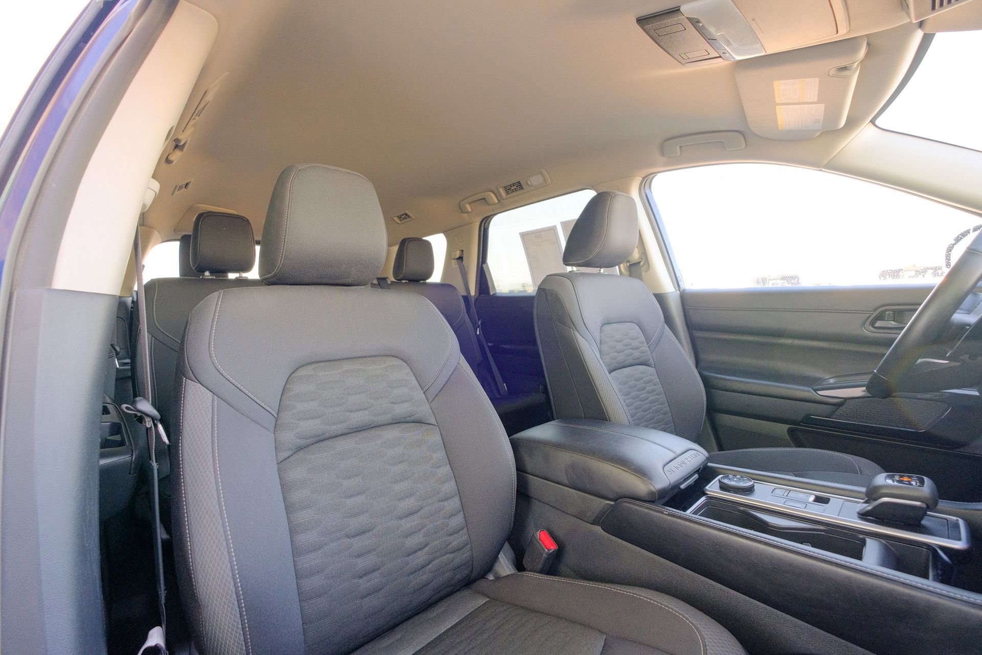 Used 2025 Nissan Pathfinder SV image 18