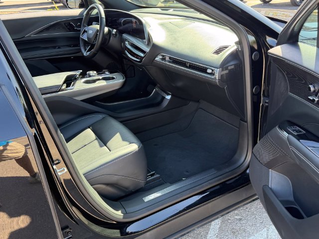 Used 2024 Cadillac Lyriq Sport RWD image 26