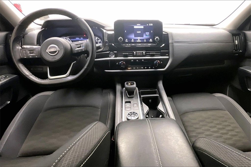 Certified 2024 Nissan Pathfinder SV image 12