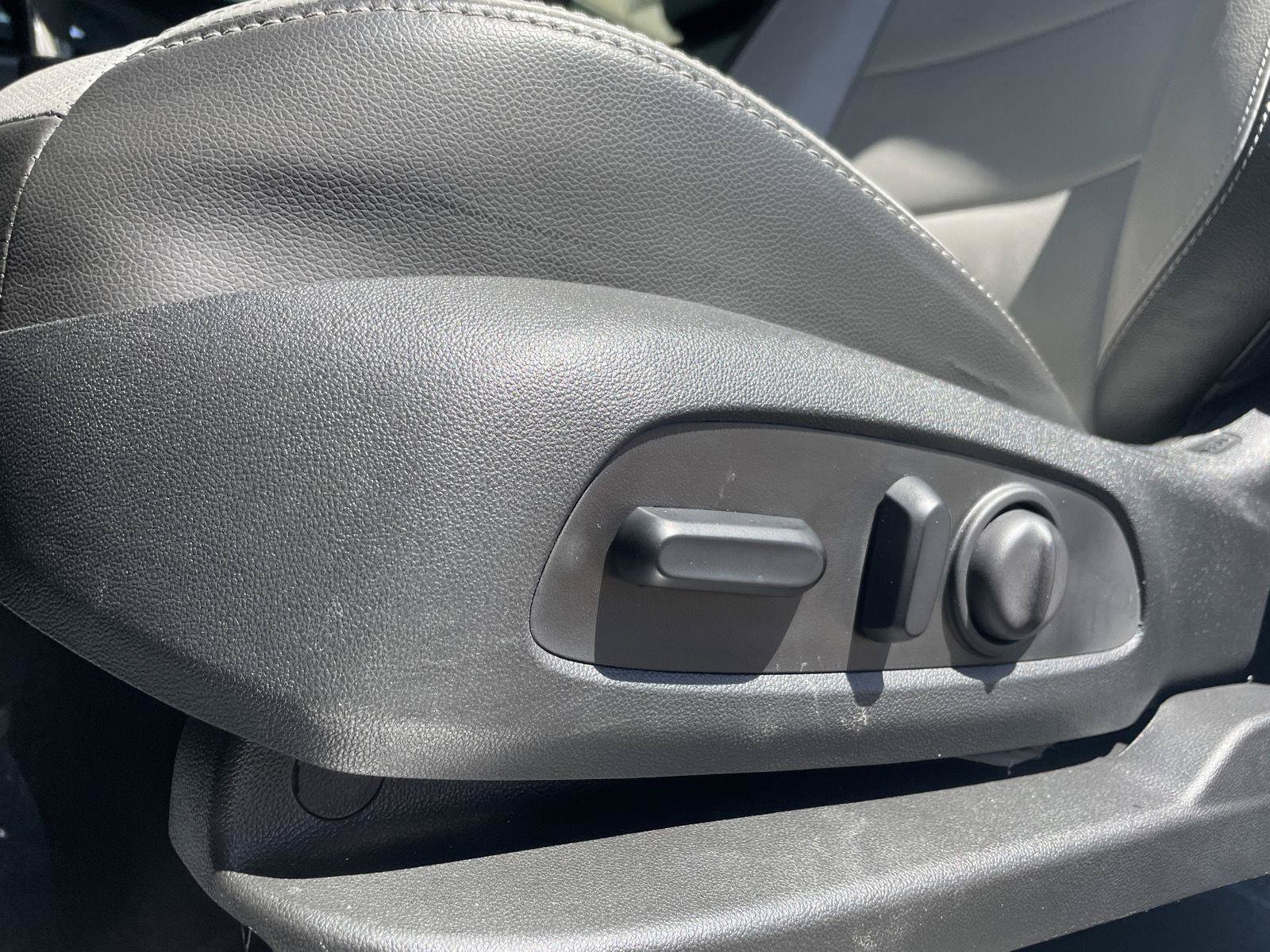 Used 2020 Chevrolet Equinox Premier FWD image 21