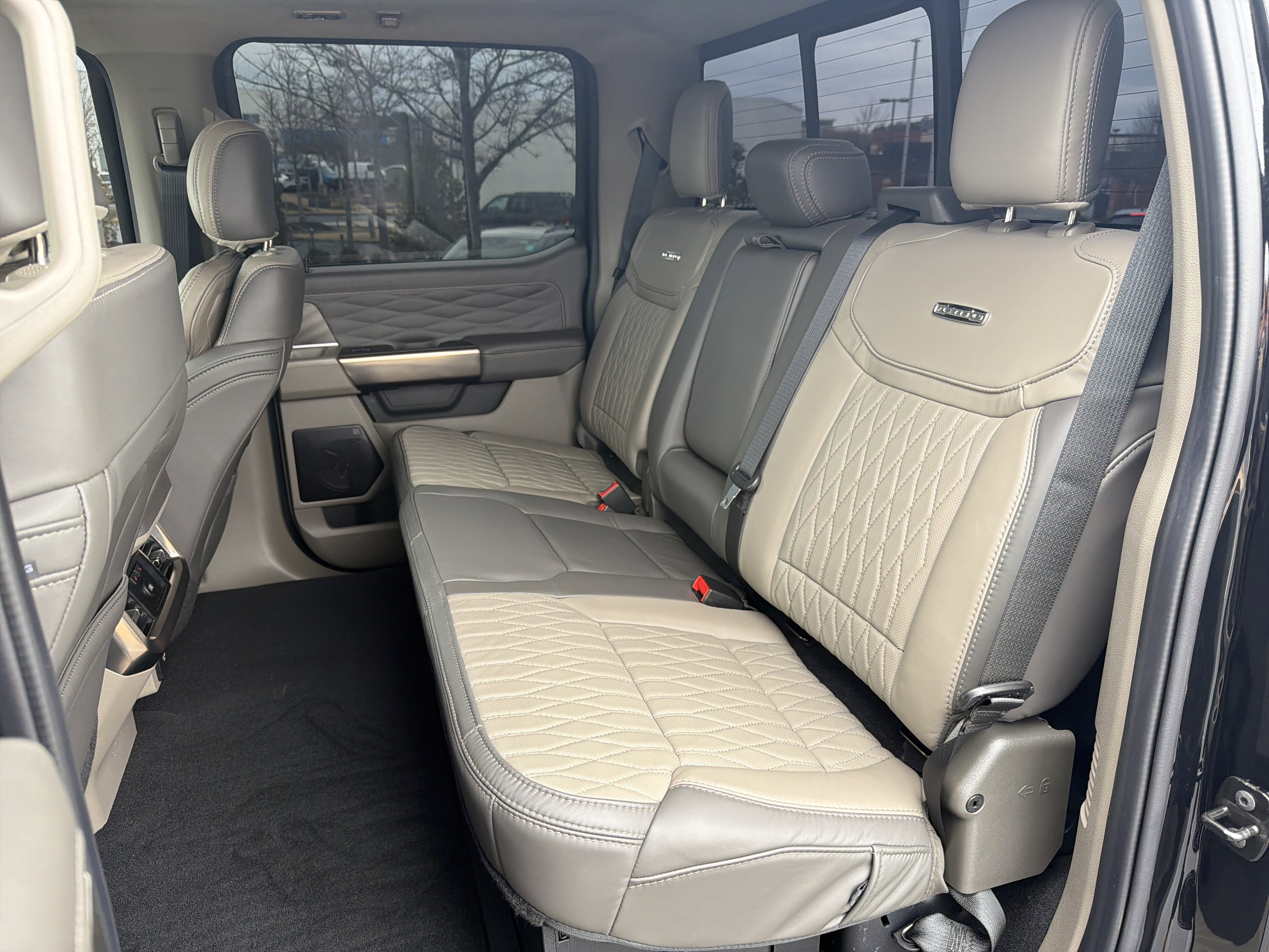 Used 2025 Ford F450 Platinum w/ Platinum Plus Package image 26