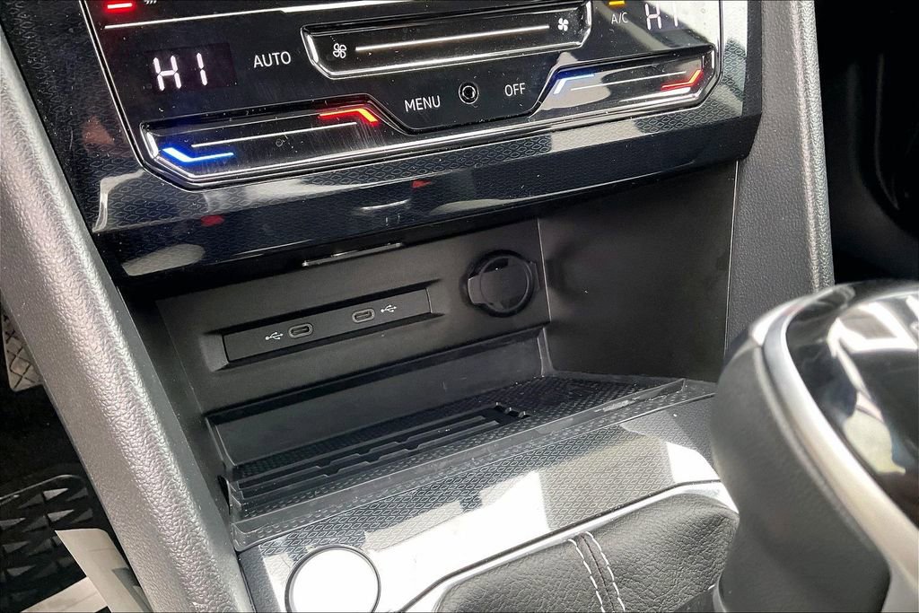 Used 2025 Volkswagen Taos SE image 19