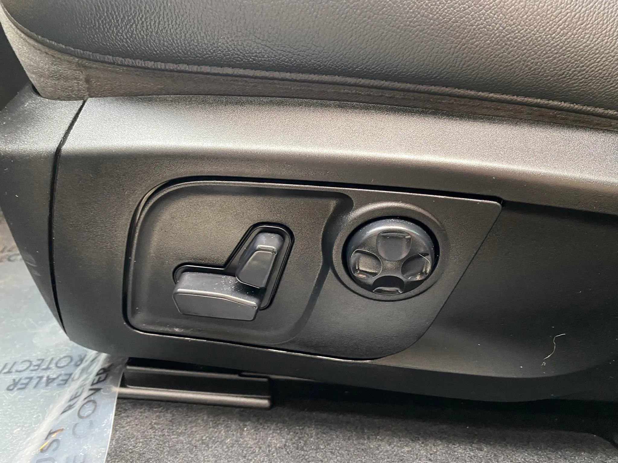 Used 2018 Maserati Levante image 14