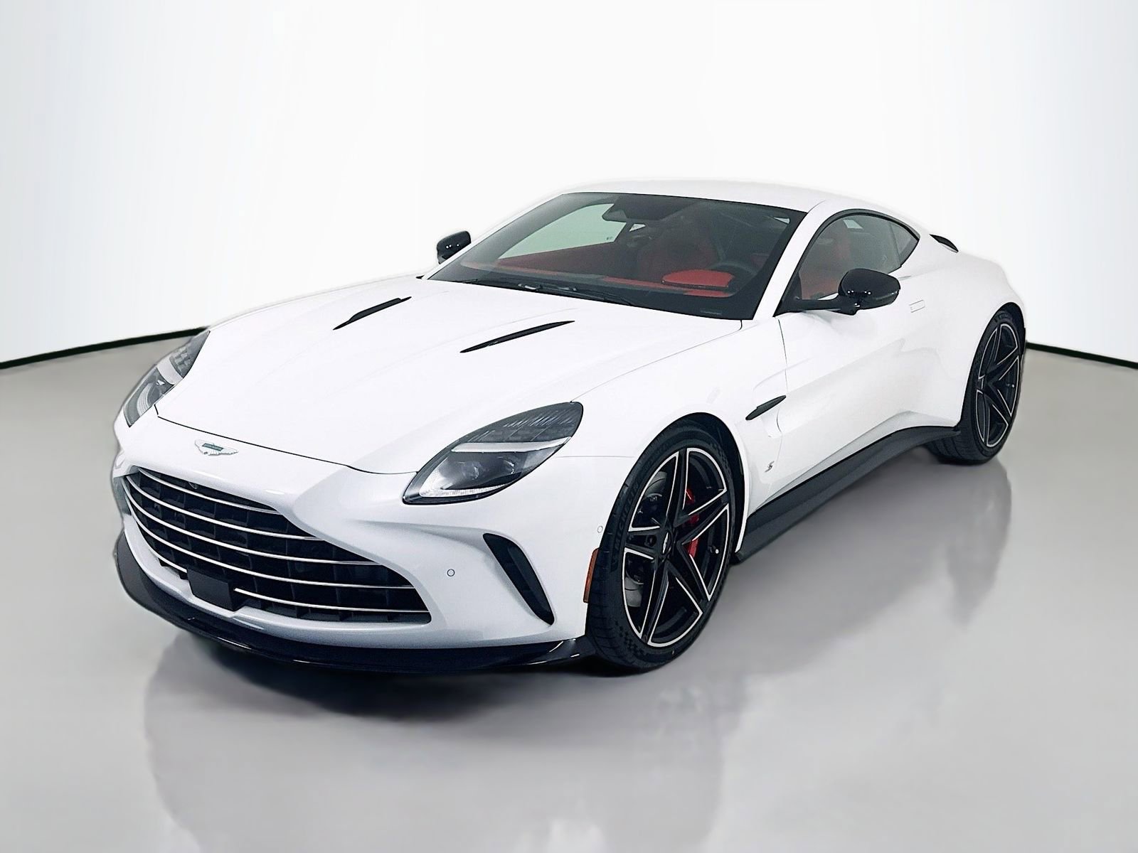 Used 2026 Aston Martin V8 Vantage S RWD image 3