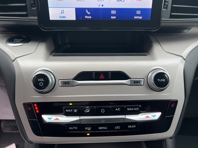 Used 2024 Ford Explorer XLT image 29