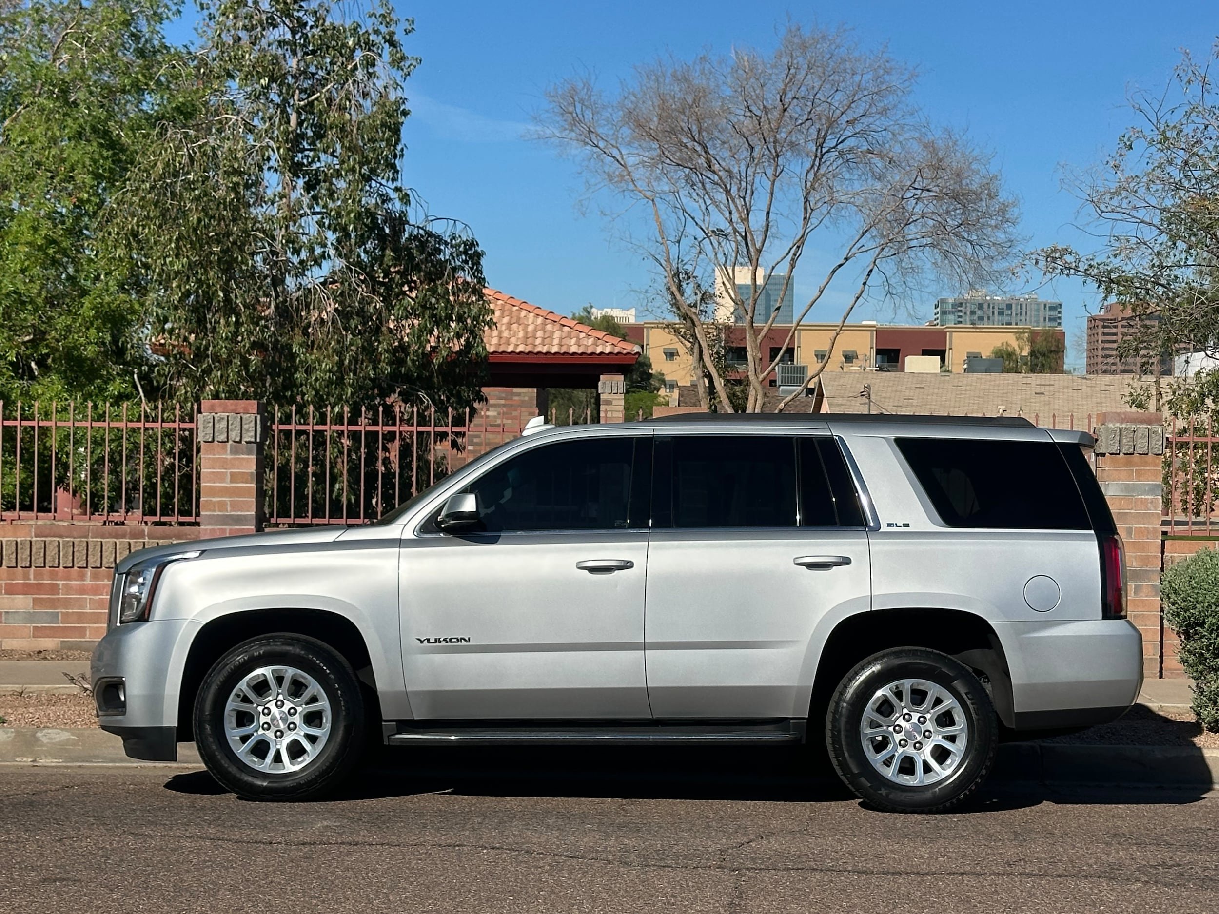 Used 2020 GMC Yukon SLE w/ Convenience Package RWD image 3