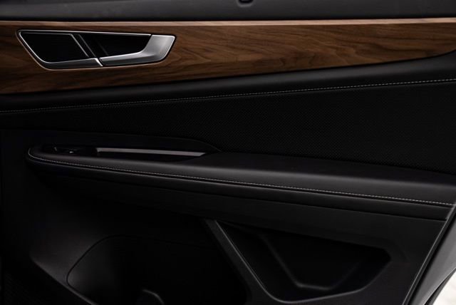 Used 2025 Volkswagen Atlas SE image 31