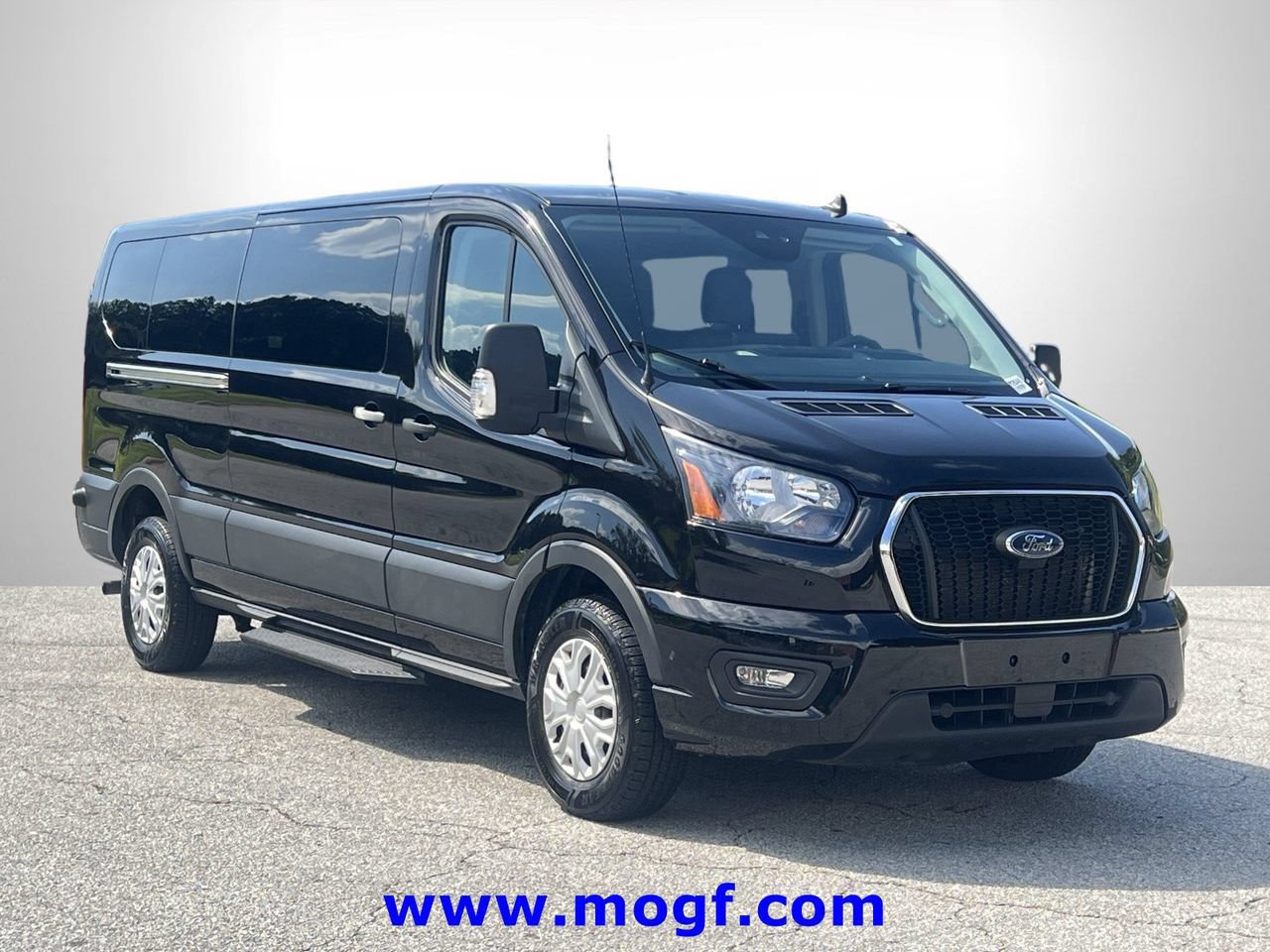 Used 2024 Ford Transit 350 XLT RWD image 4