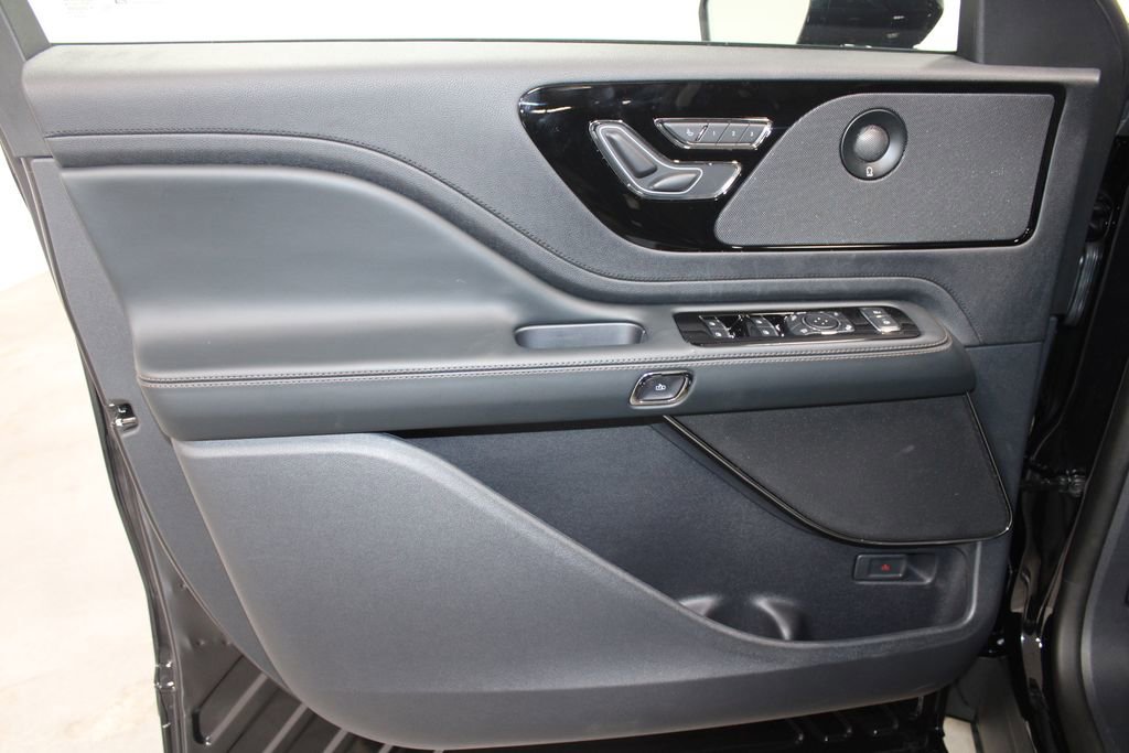 New 2025 Lincoln Aviator 2WD w/ Jet Appearance Package image 20