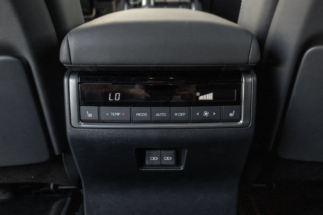 Used 2025 Lexus GX 550 w/ Accessory Package (2T) AWD/4WD image 13