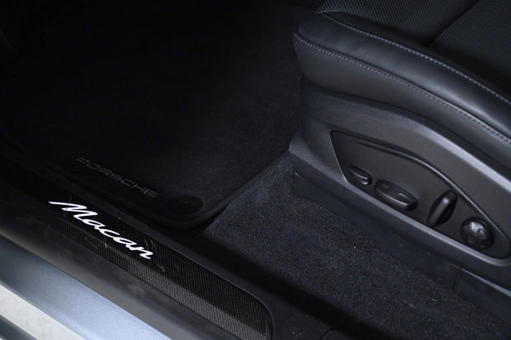 Used 2025 Porsche Macan Electric RWD image 26