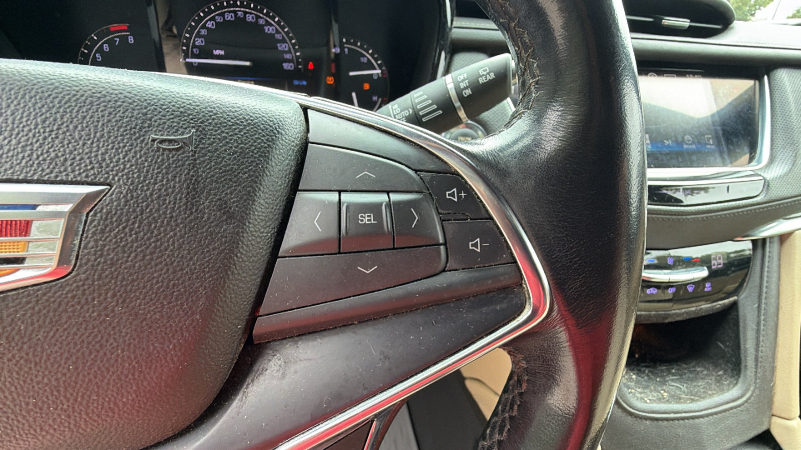 Used 2019 Cadillac XT5 FWD image 28