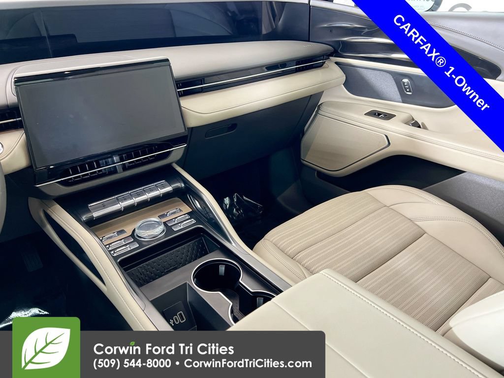 Used 2024 Lincoln Nautilus Reserve AWD/4WD image 27