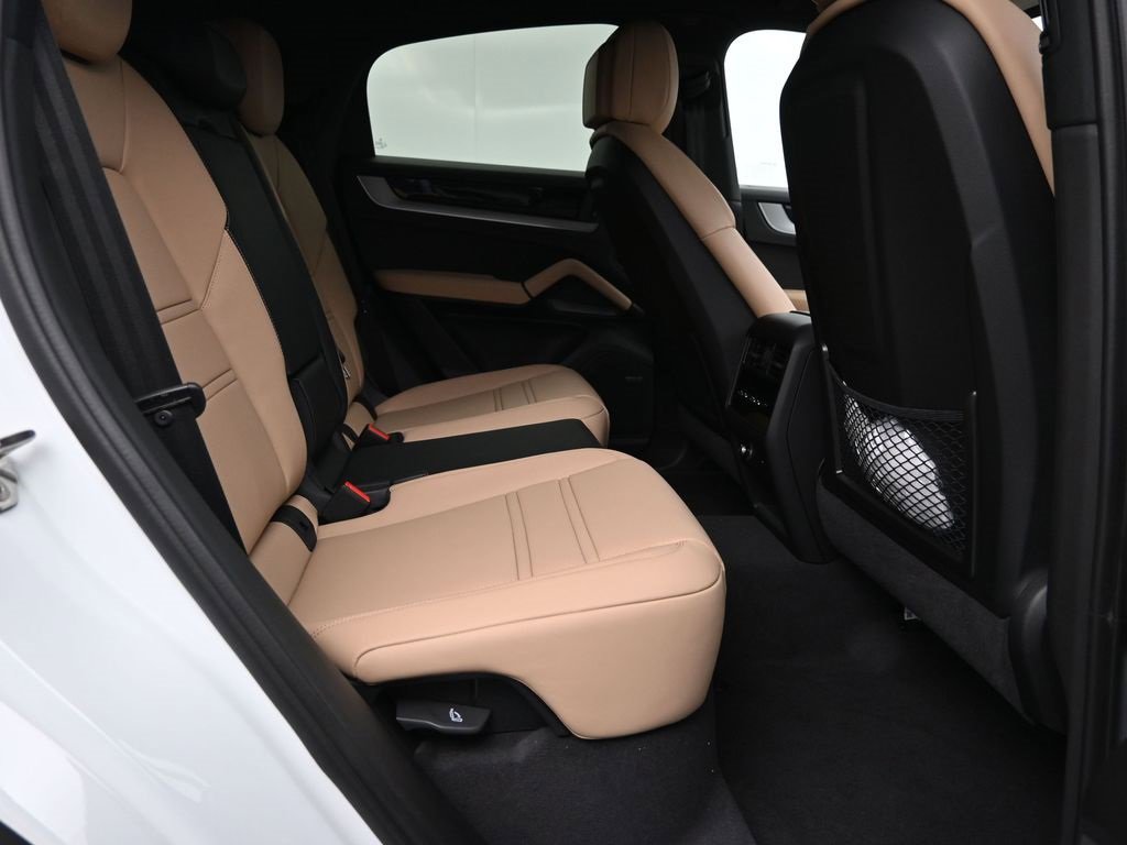 New 2025 Porsche Cayenne Coupe image 16