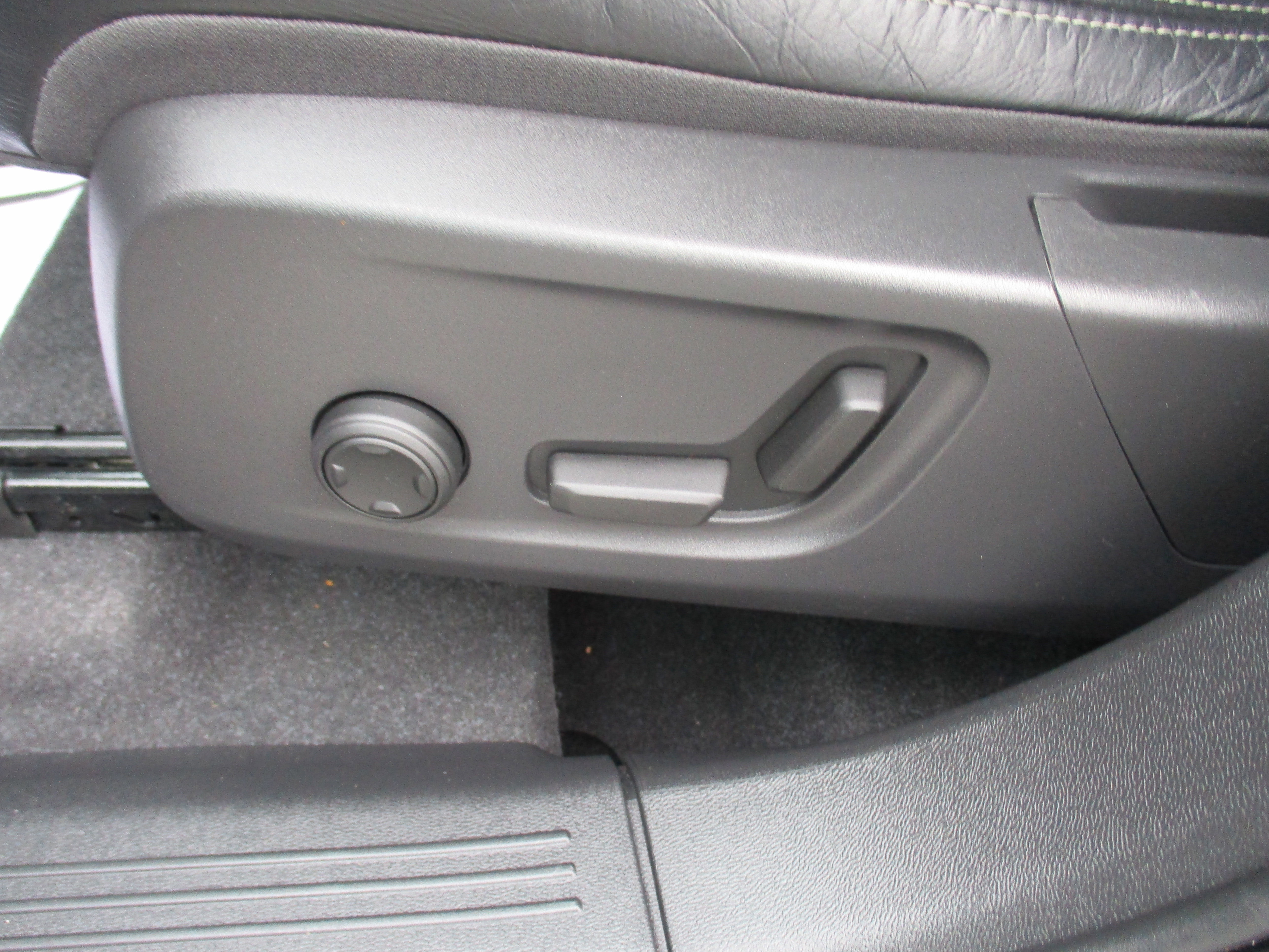 Certified 2023 Volvo XC40 B5 Core w/ Convenience Package image 16