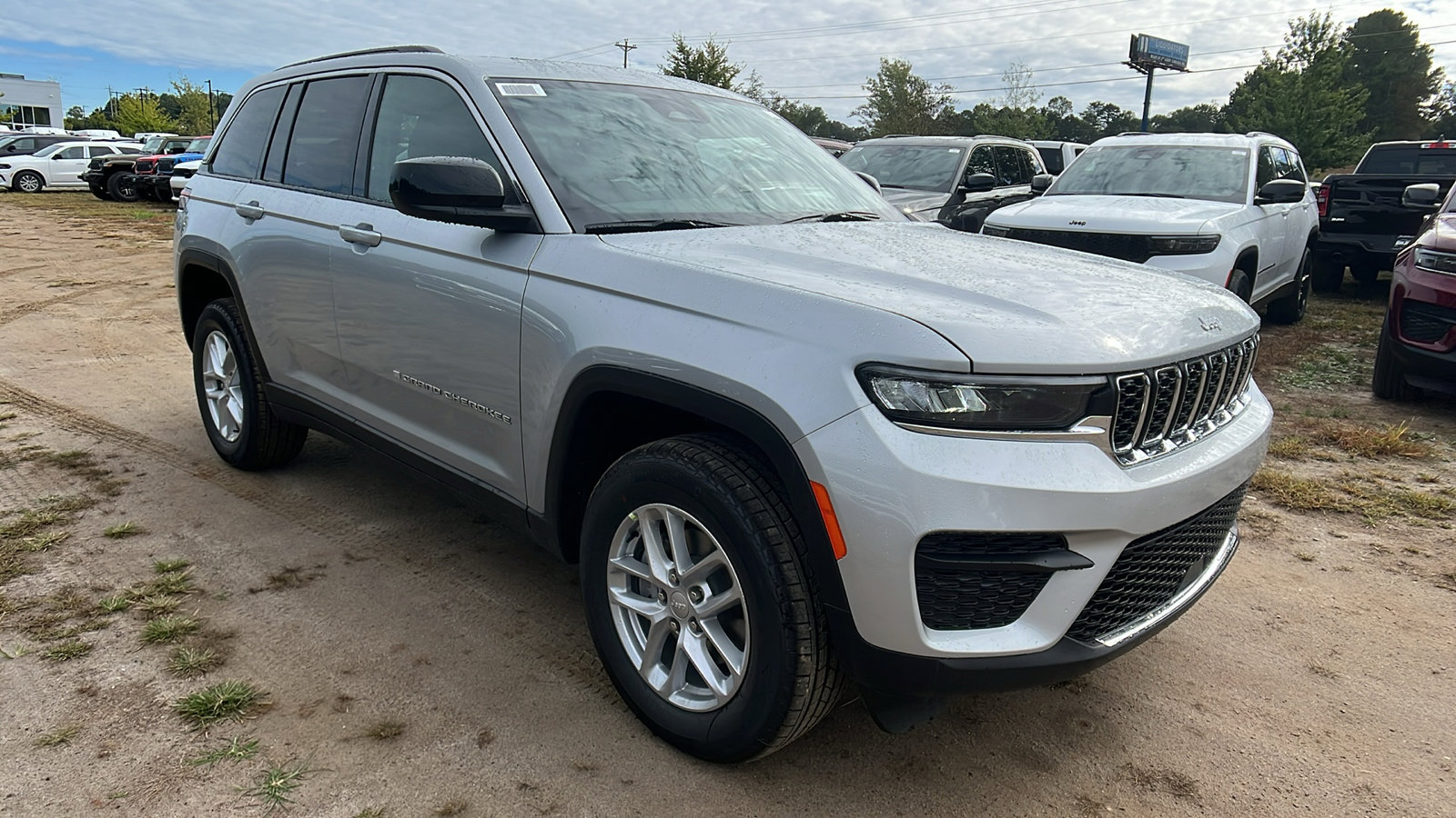 New 2025 Jeep Grand Cherokee Laredo X image 5