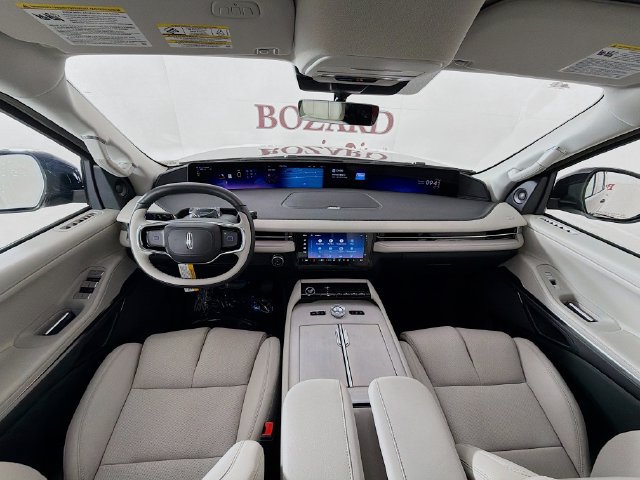 New 2026 Lincoln Navigator L Premier AWD/4WD image 27