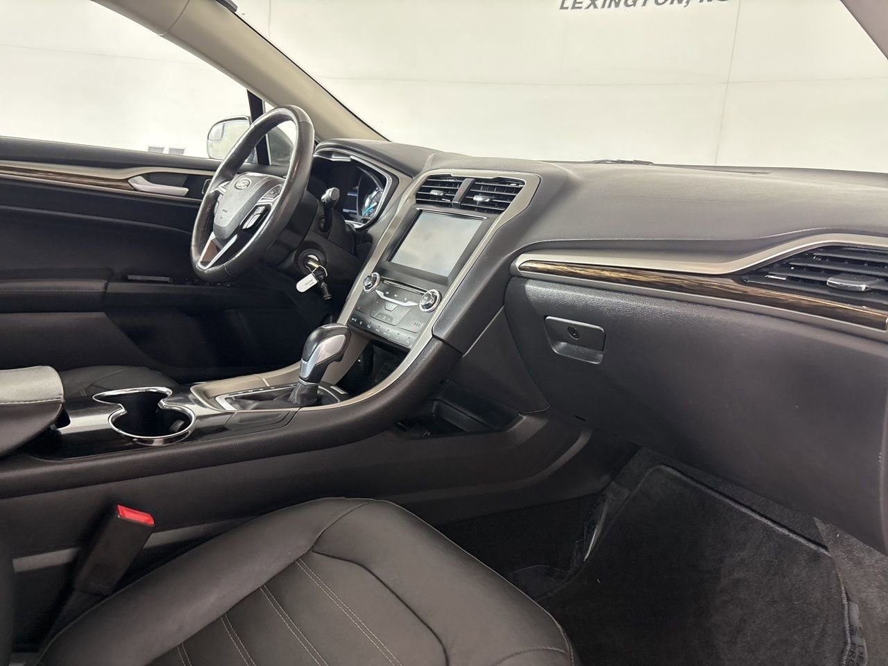 Used 2014 Ford Fusion SE w/ Equipment Group 202A image 31