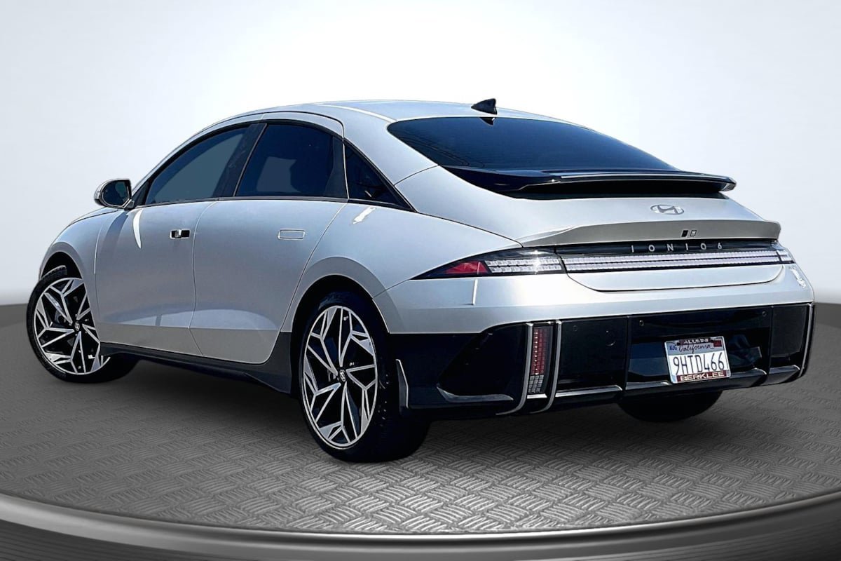 Used 2023 Hyundai Ioniq 6 SEL RWD image 2
