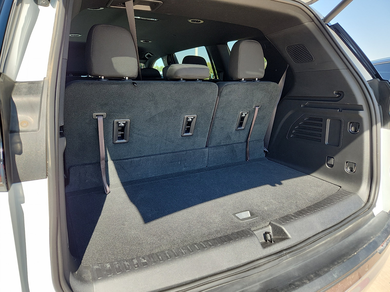 Used 2025 GMC Acadia Elevation w/ LPO, Floor Liner Package FWD image 8