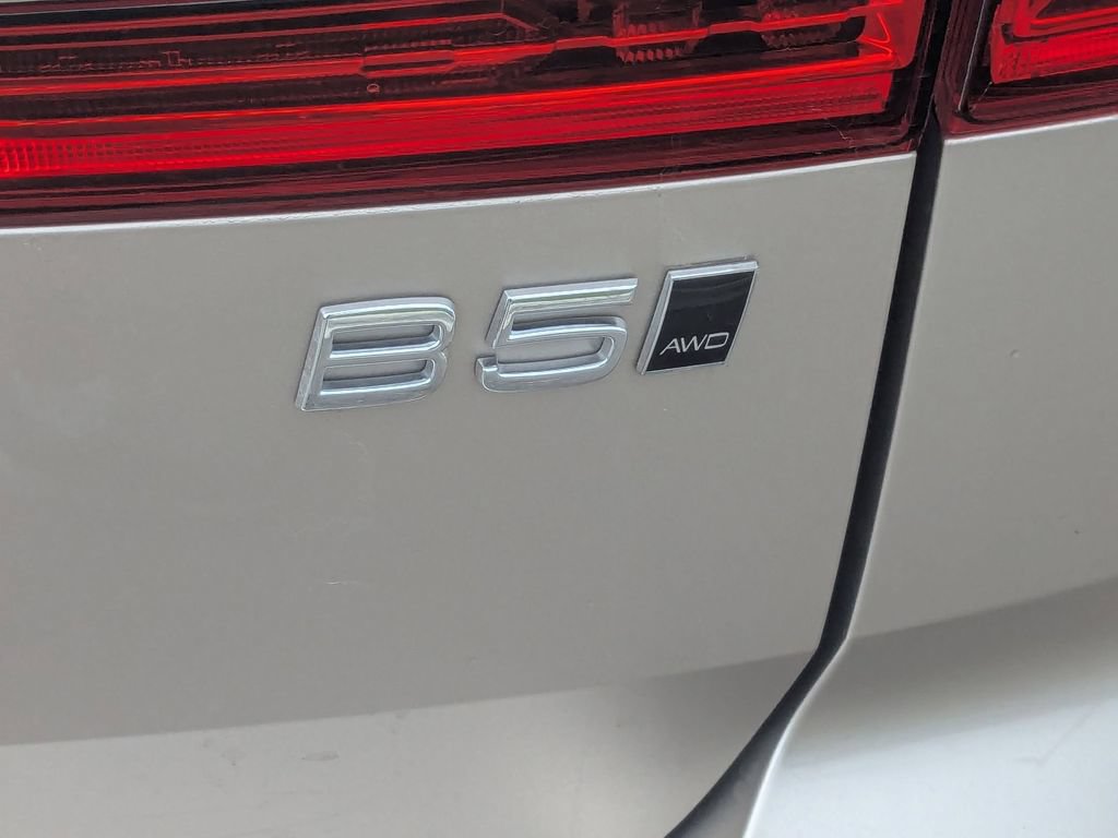 Used 2025 Volvo XC60 B5 Core AWD/4WD image 12
