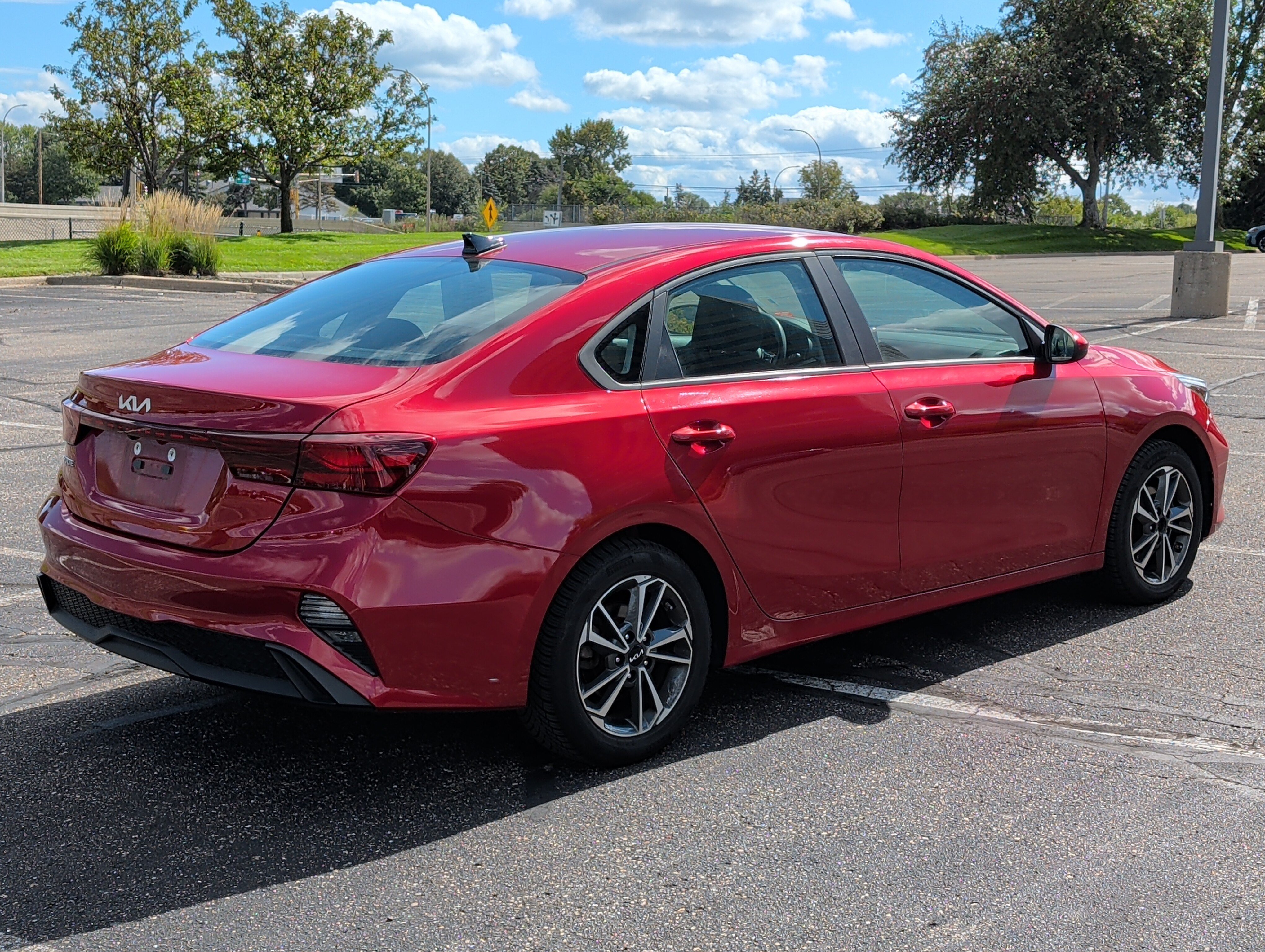 Used 2022 Kia Forte LXS FWD image 4