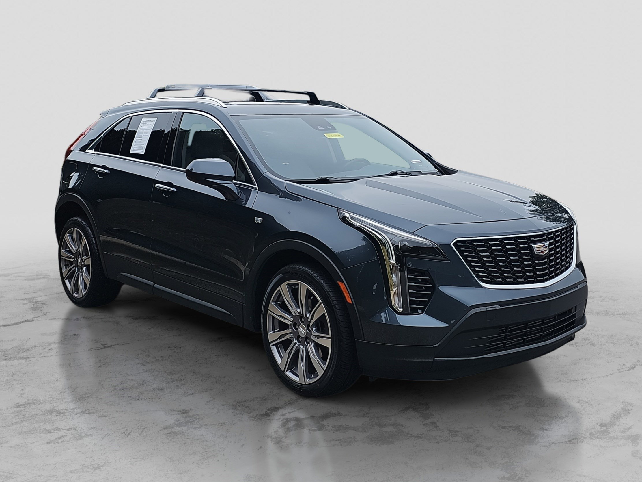 Used 2021 Cadillac XT4 Luxury w/ Cold Weather Package image 3