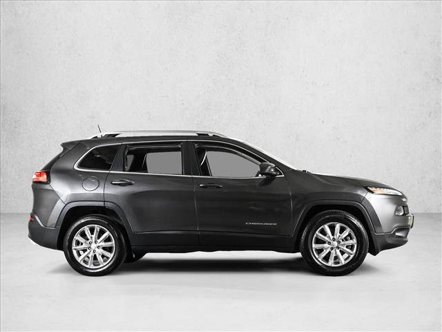 Used 2017 Jeep Cherokee Limited AWD/4WD image 4
