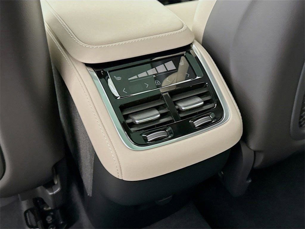 New 2026 Volvo XC90 B5 Plus w/ Protection Package image 25