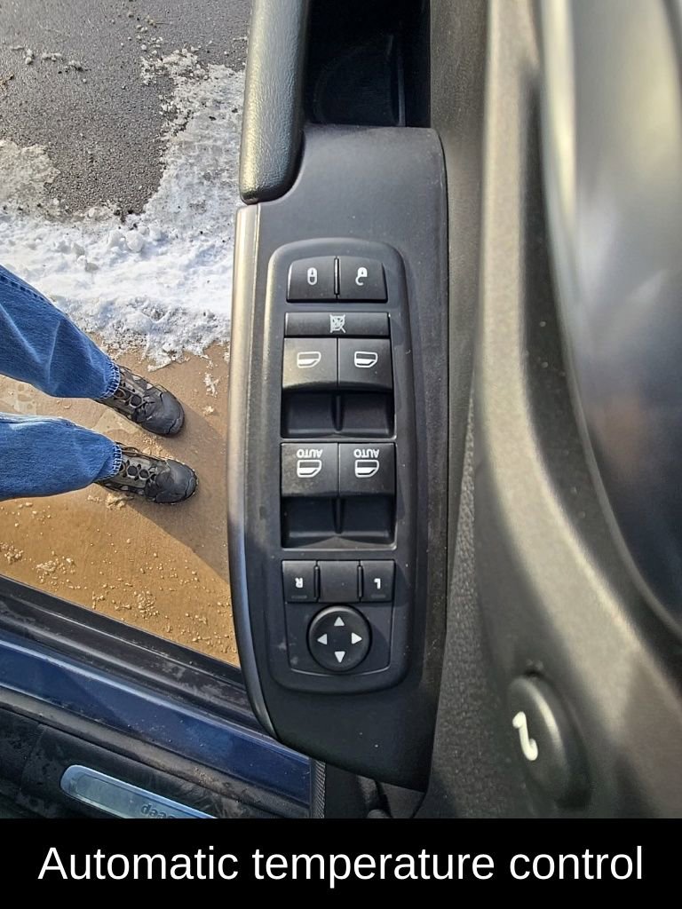 Used 2019 Jeep Cherokee Limited image 16