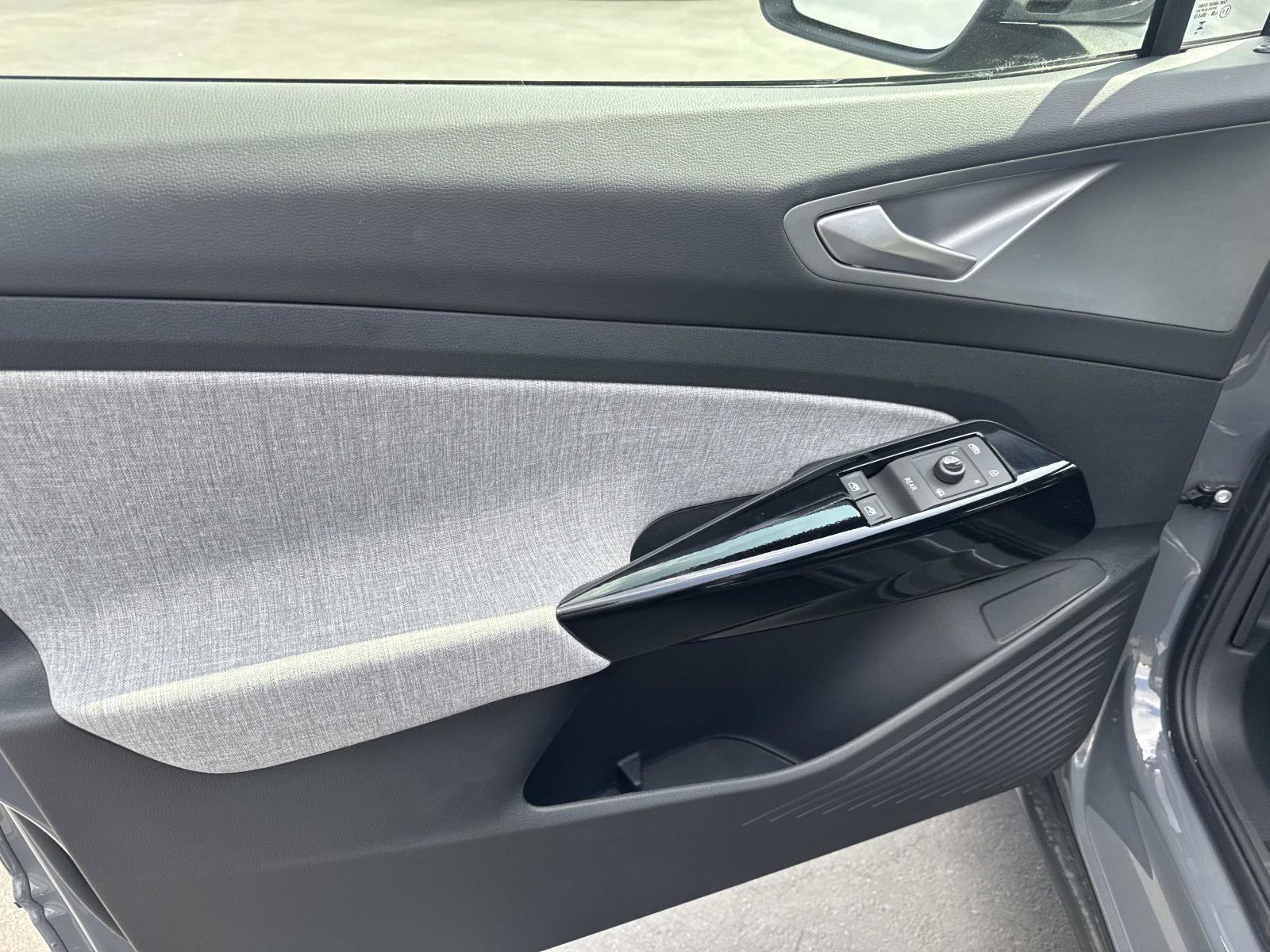 Certified 2025 Volkswagen ID.4 Pro image 12