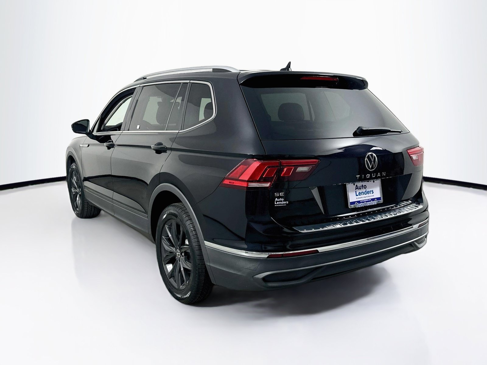 Used 2024 Volkswagen Tiguan SE FWD image 7